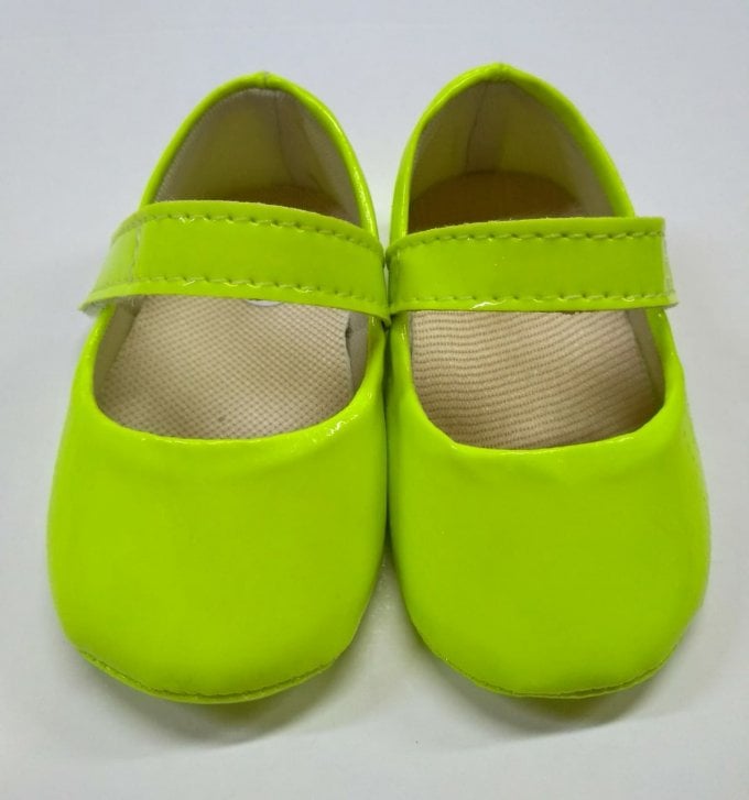 Sapatinho Verniz Neon Verde Limão 