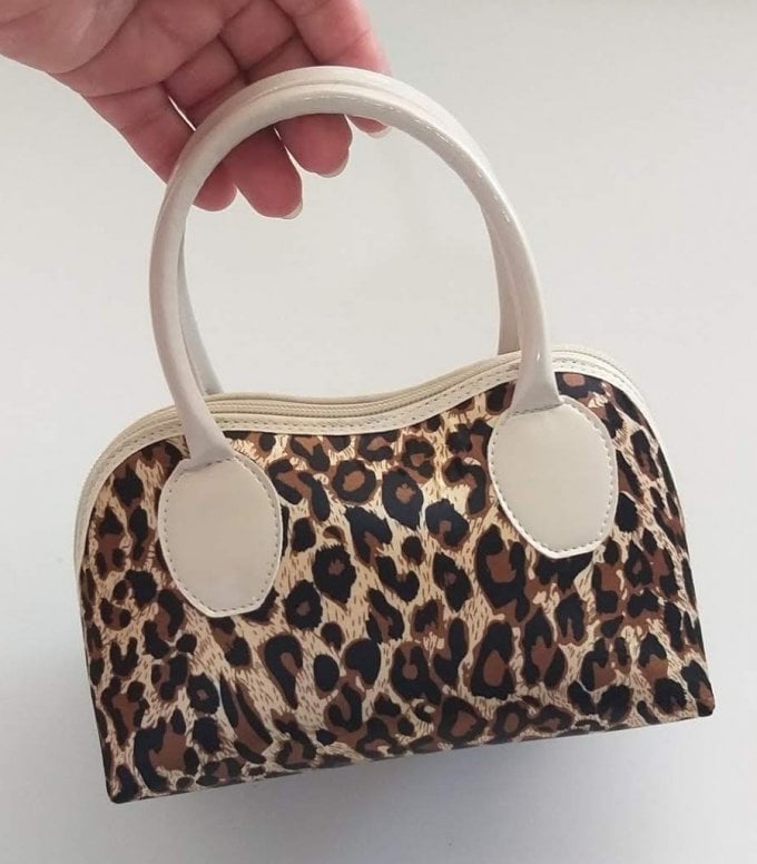 Bolsinha de Mão Estampada Onça Marfim 