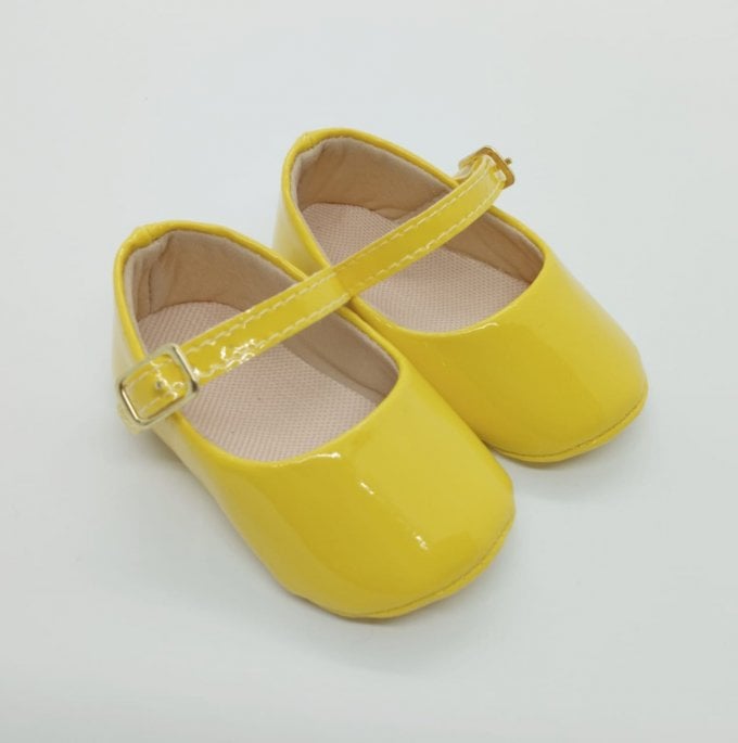 Sapatinho Verniz Amarelo (fivela)