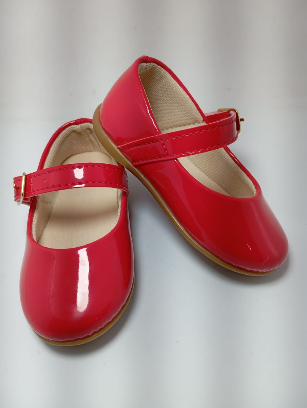 Sapatinho Verniz VERMELHO com Sola de Borracha Antiderrapante (fivela)