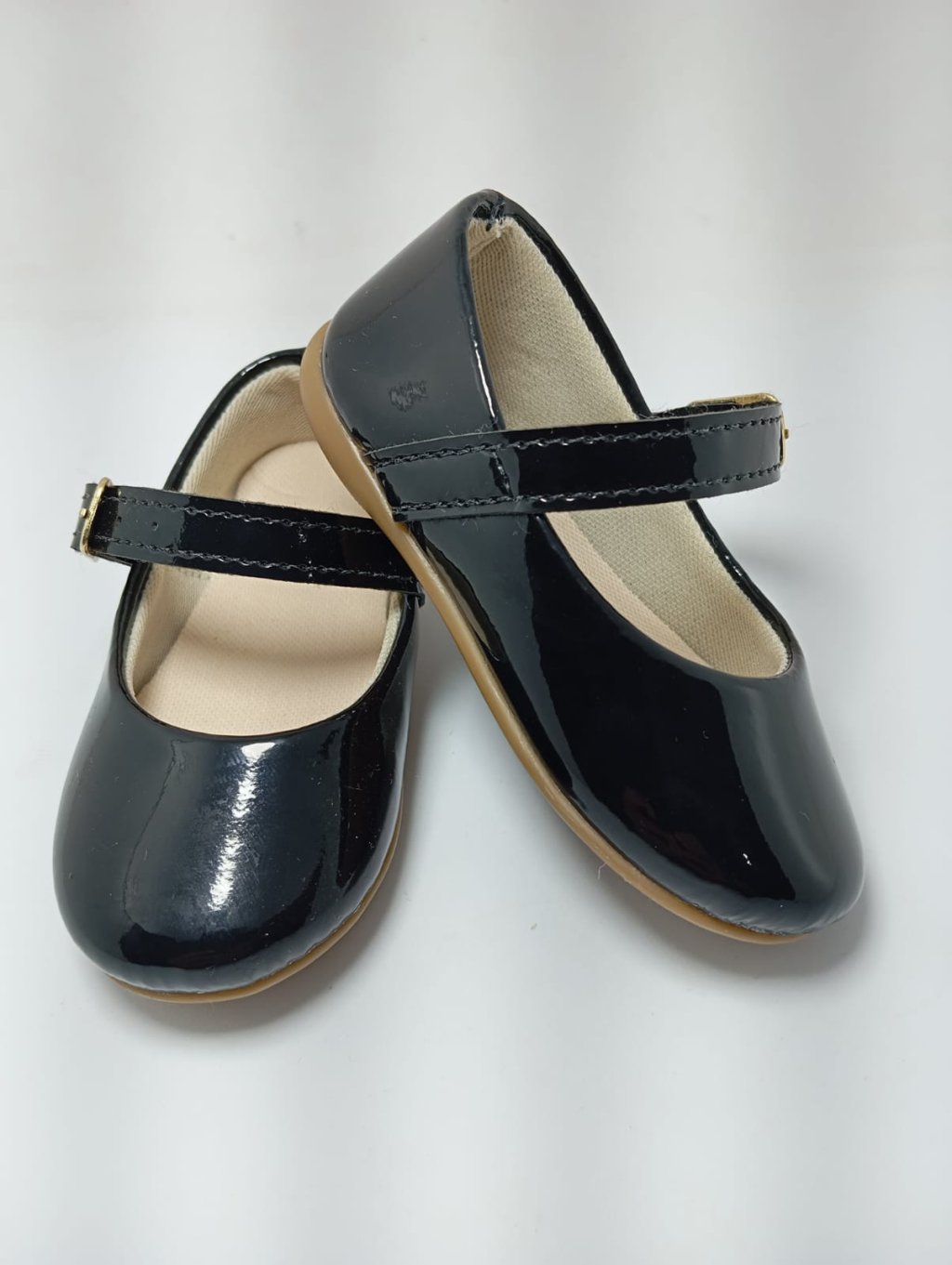 Sapatinho Verniz PRETO com Sola de Borracha Antiderrapante (fivela)