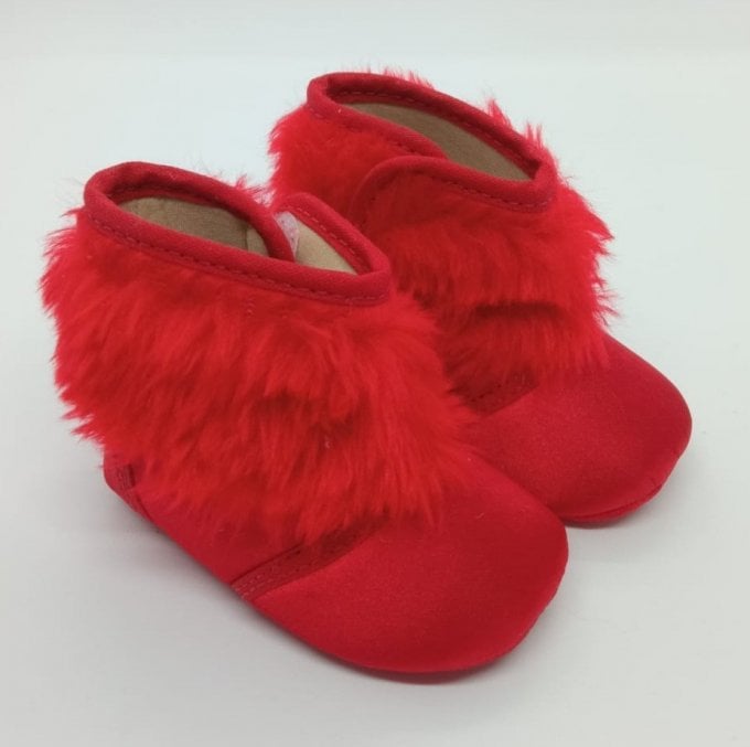 Botinha Cetim Vermelha com Pelúcia Vermelha 