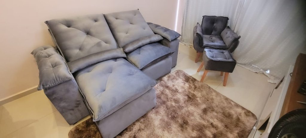 KIt Sofá retrátil e reclinável Cristina 2m + poltrona decorativa + puff 