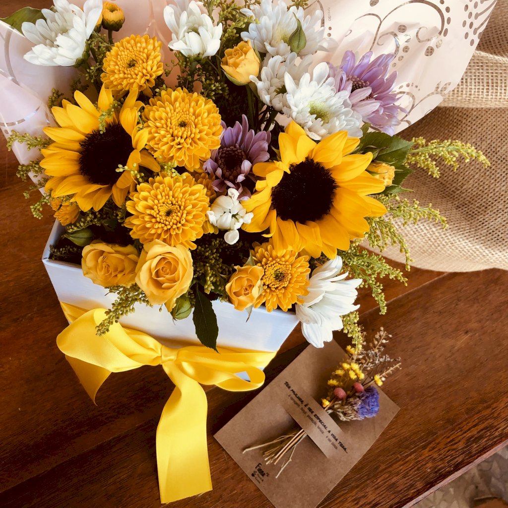 Box Floral com Girassóis e Flores do Campo