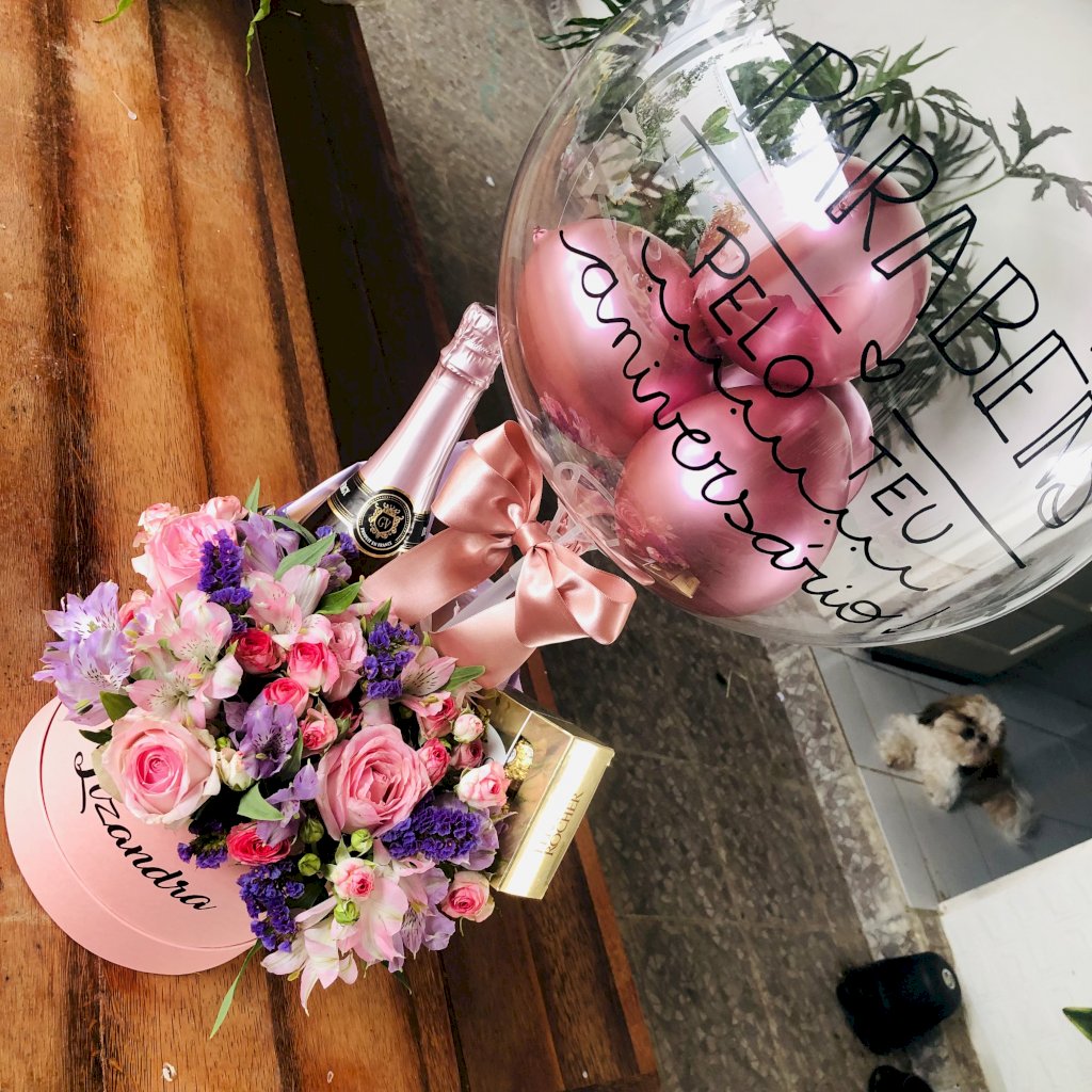 Box com Flores, Espumante e Ferrero