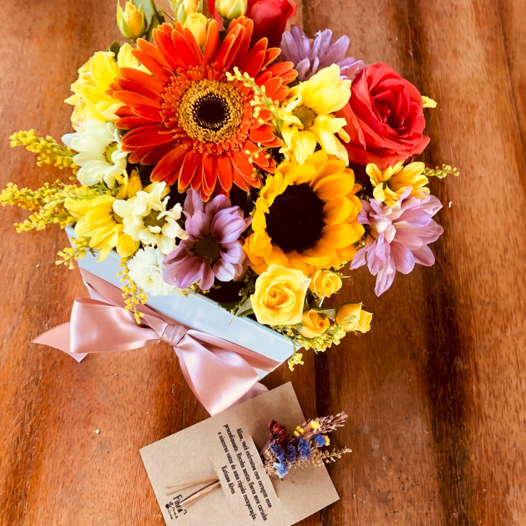 Box Floral com Girassol, Gérbera e Flores do Campo 