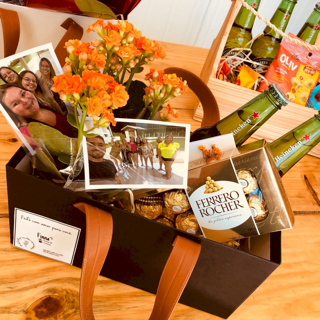 Cesta Com Cervejas, Ferrero e Muda Floral 