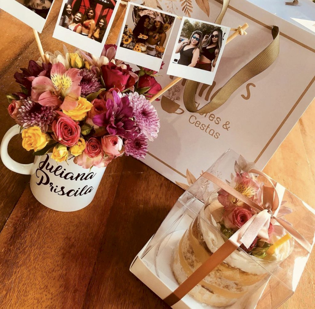 Caneca Polaroid + Mini Bolo Naked 570g