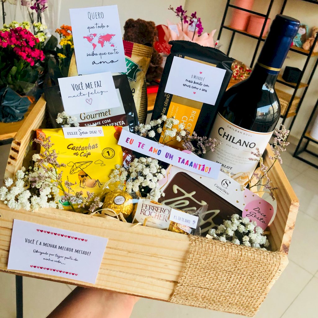 Cesta com Vinho e Petiscos 