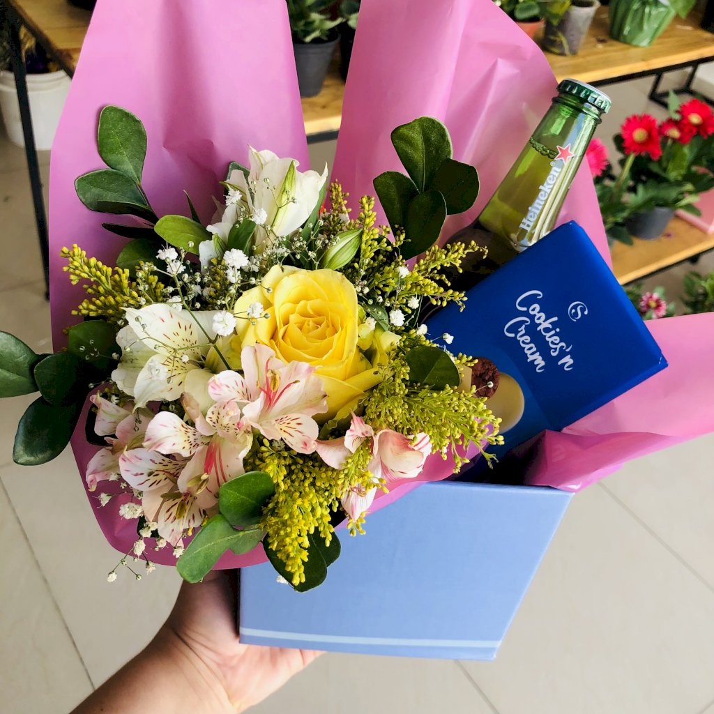 Box com Cerveja, Barra Cs e Flores 