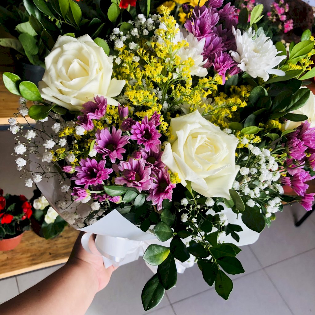 Arranjo com 3 Botões e Mini Margaridas