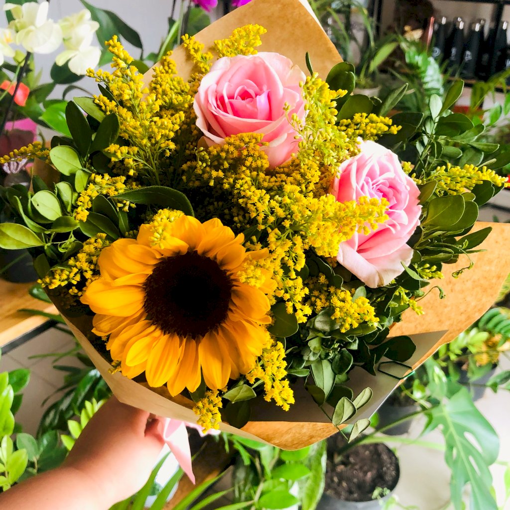 Ramalhete Girassol e 2 Botões 