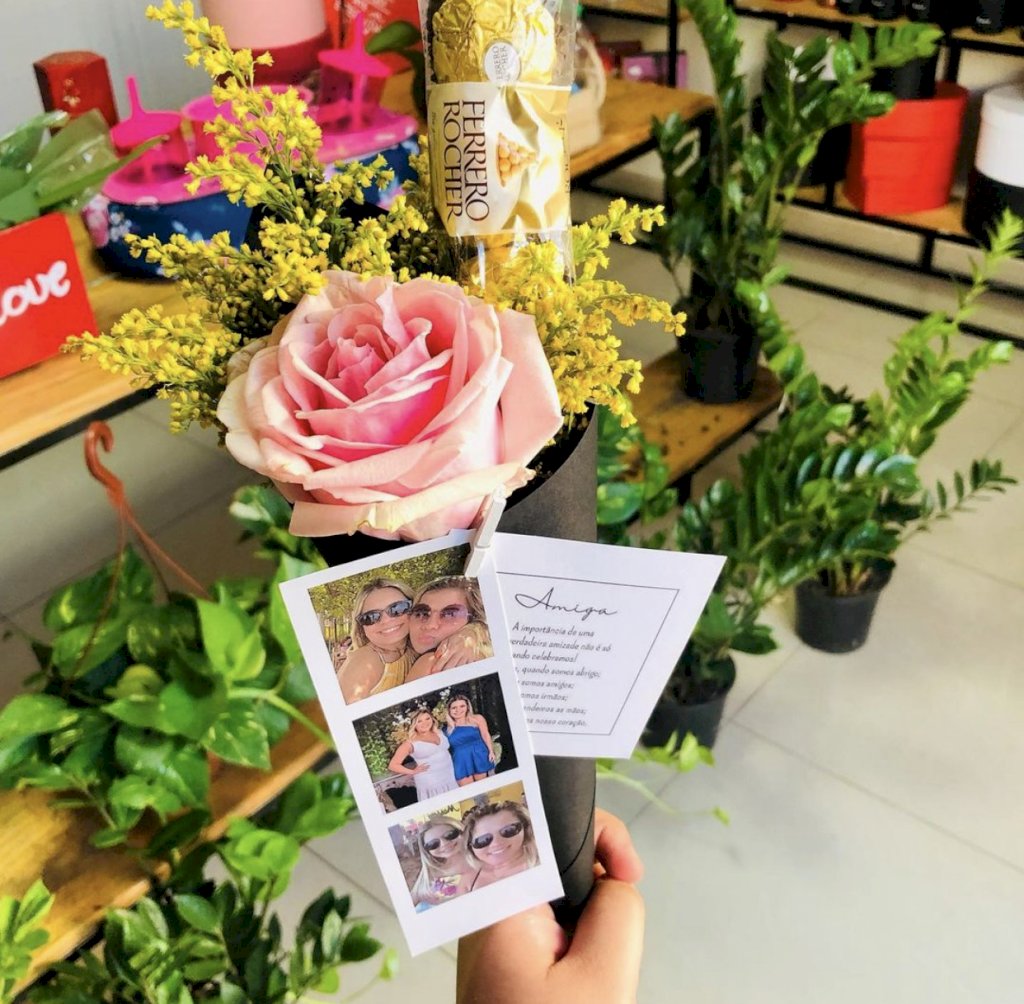 Cone com Botão, Tirinha e Ferrero com 3 