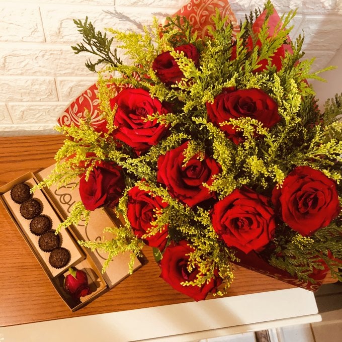Floral 9 Botões Vermelho + Caixa de Brigadeiros