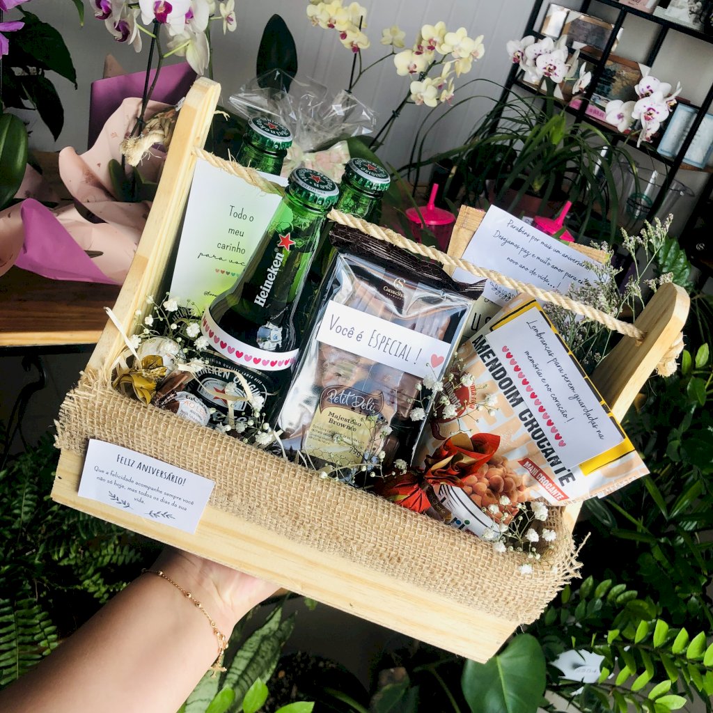 Caixote com Cervejas e Petiscos 