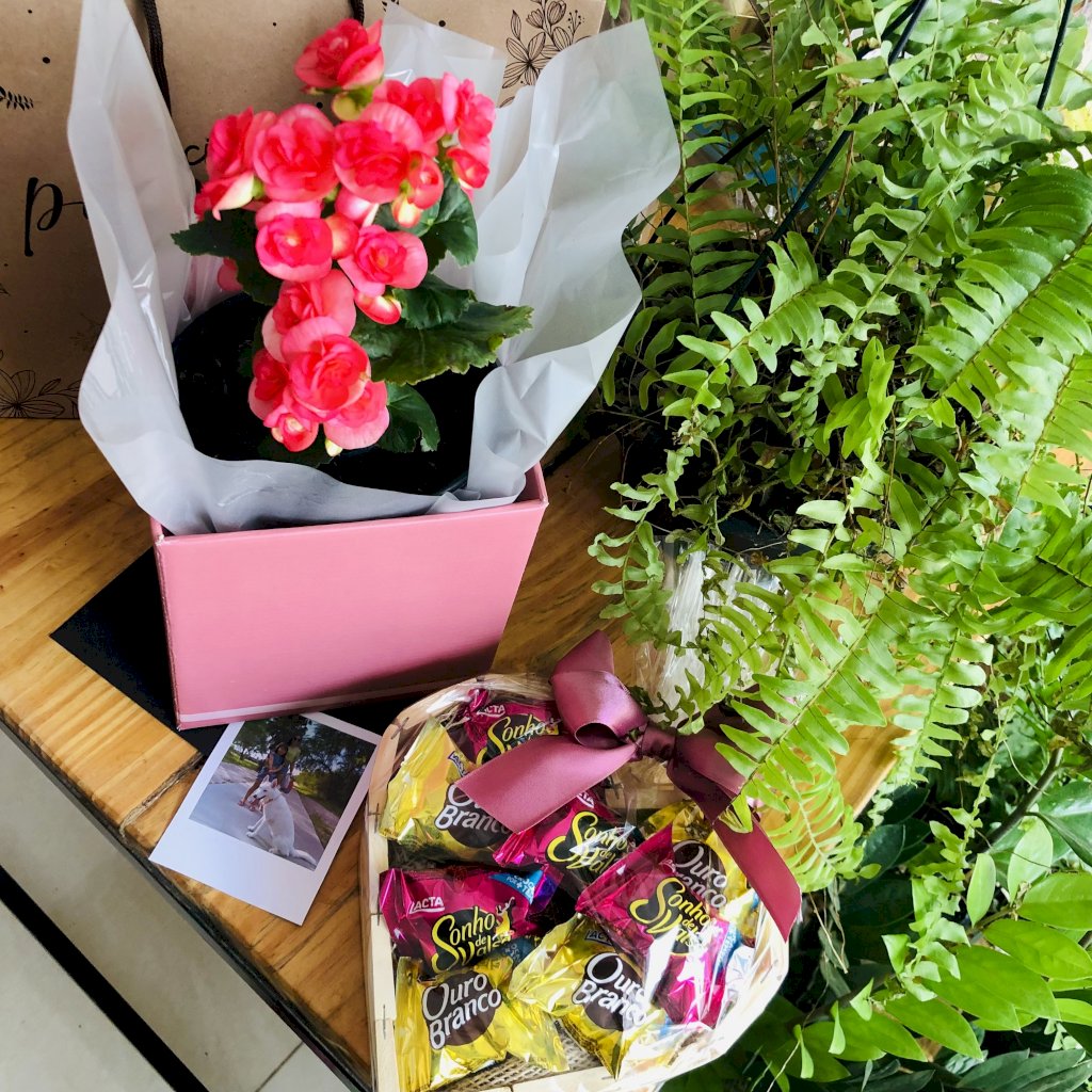 Muda Floral mais Coração com Chocolates 