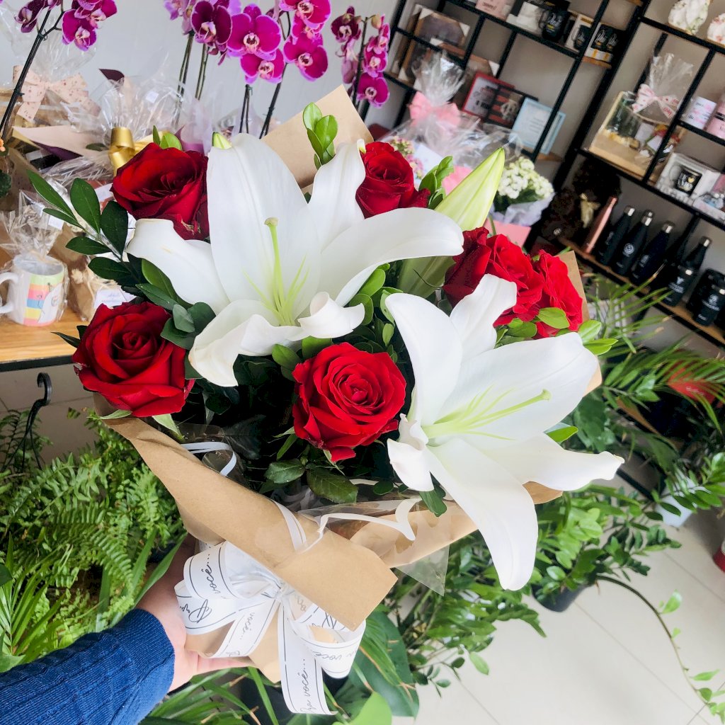 Floral Haste de Lírio e 6 Botões Vermelho