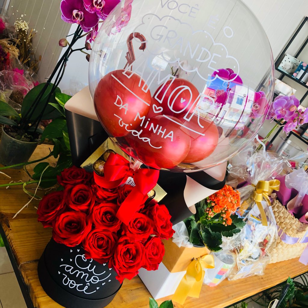 Box Com Flores Vermelhas, Ferrero Rocher e Balão 
