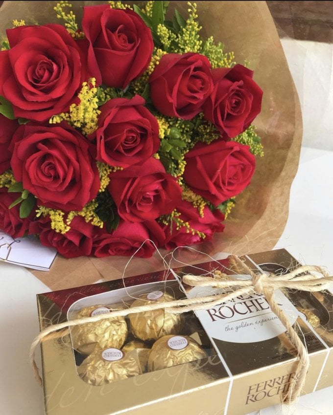 Ramalhete com 15 Botões Vermelho + Ferrero 