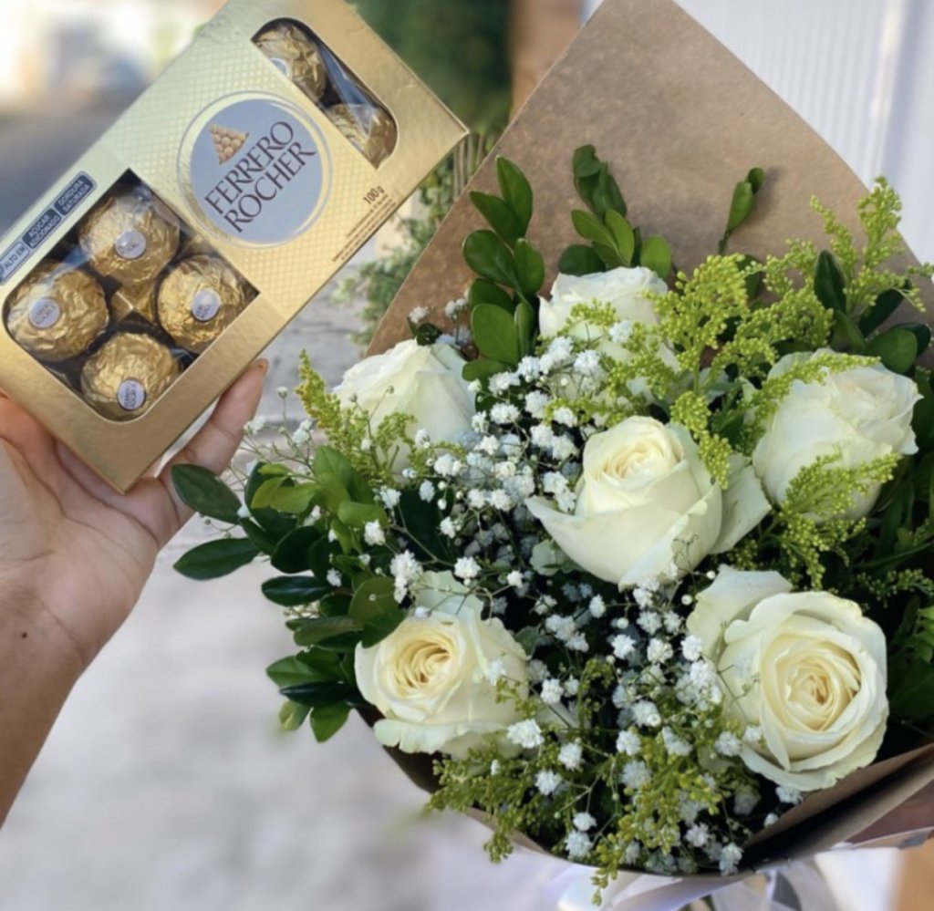 Ramalhete com 6 Botões Branco e Ferrero Rocher com 8