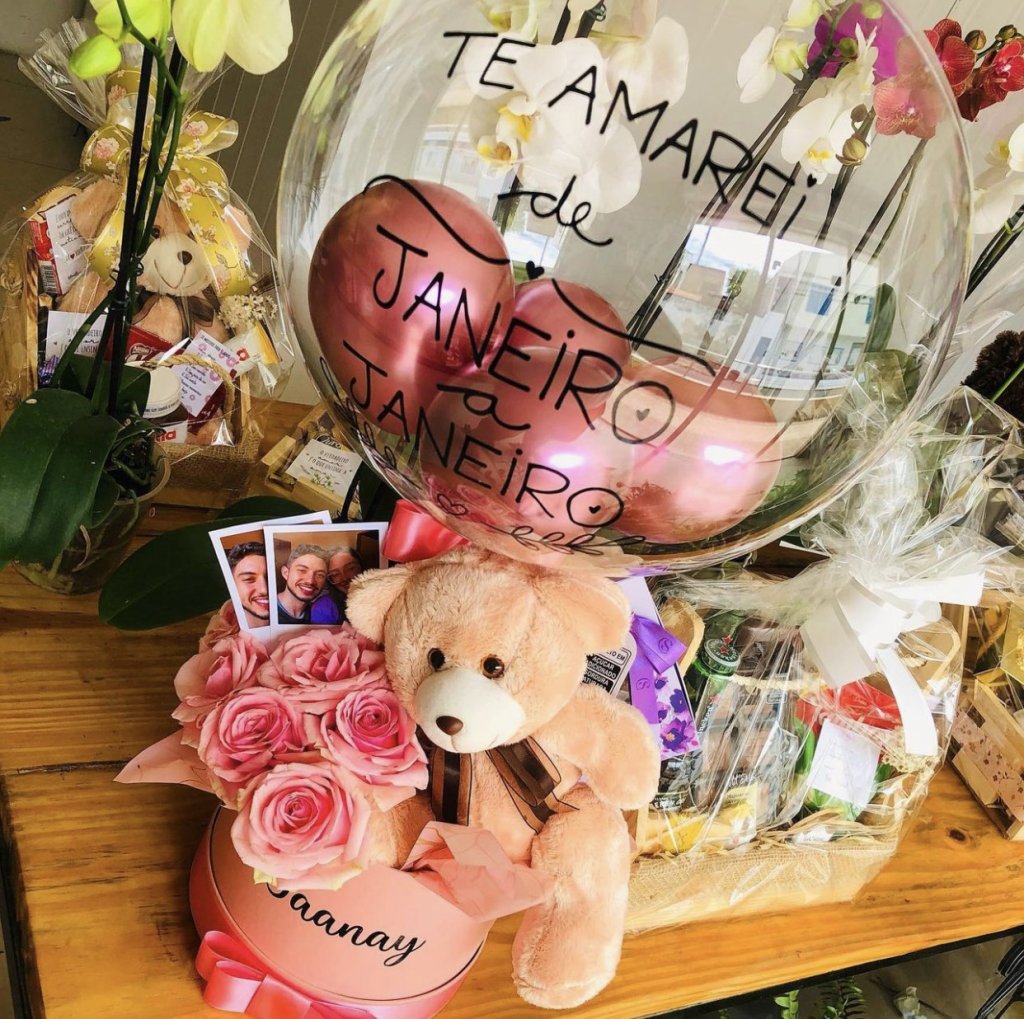 Box de Luxo com Pelúcia, Flores, e Bombons