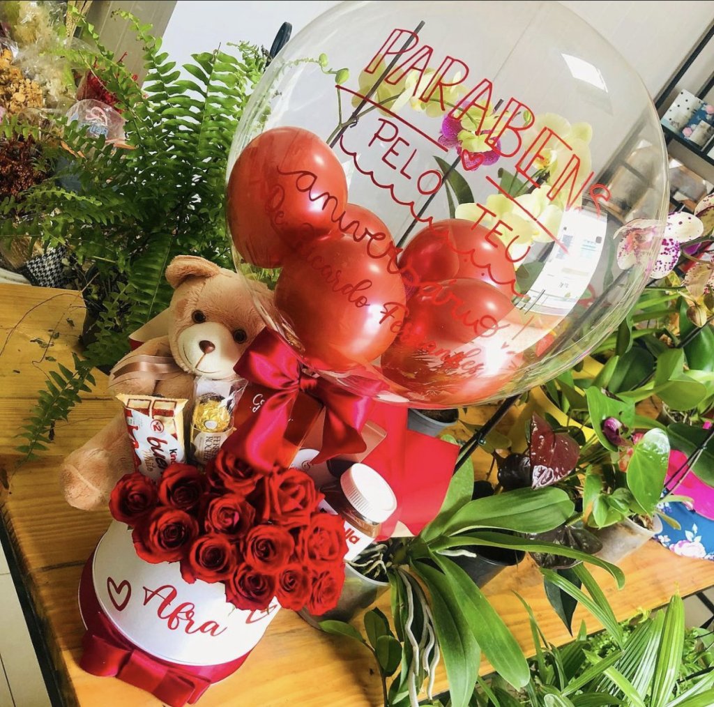 Box Luxo com Flores, Pelucia e Chocolates  