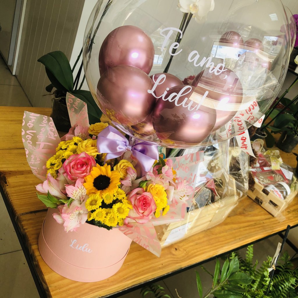 Box com Flores Coloridas e Balão 