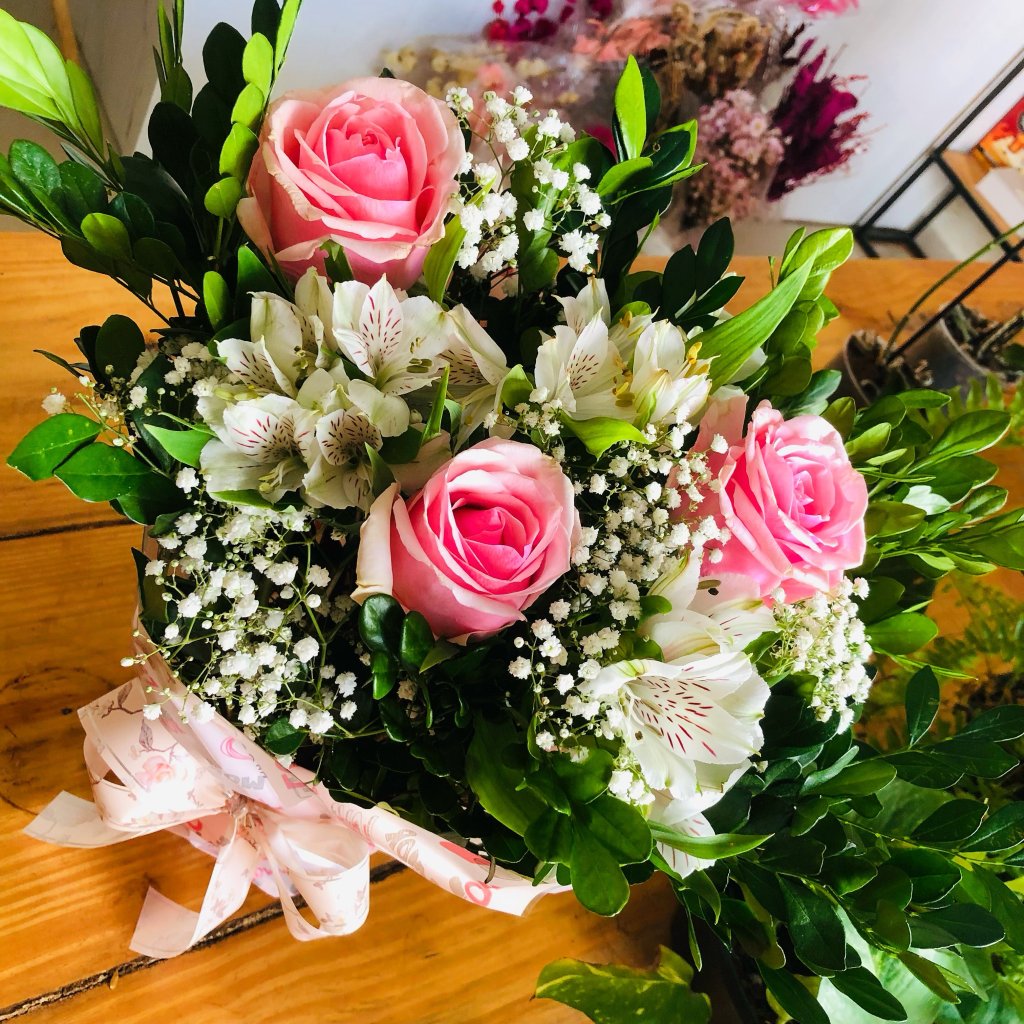 Floral 3 Botões Rosa e Astromelias 