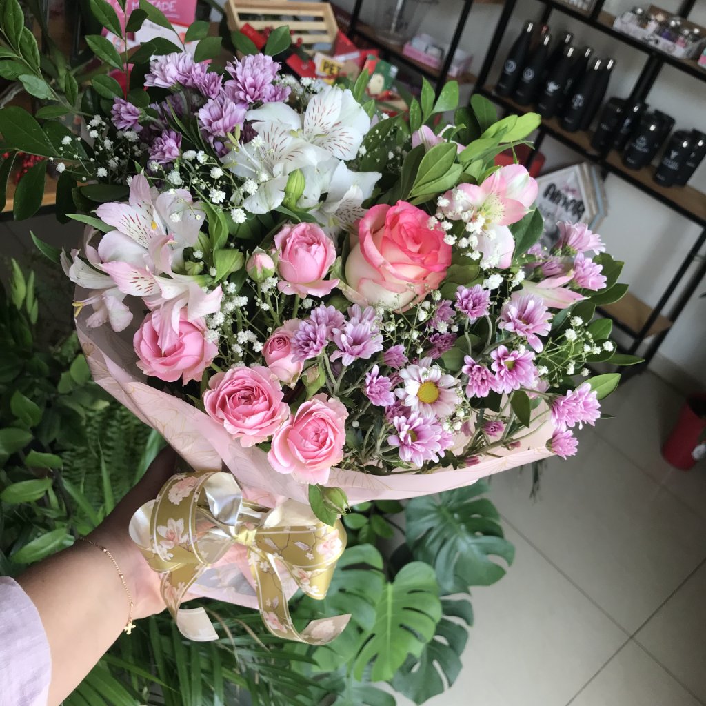 Floral com  Mix de Flores Rosas
