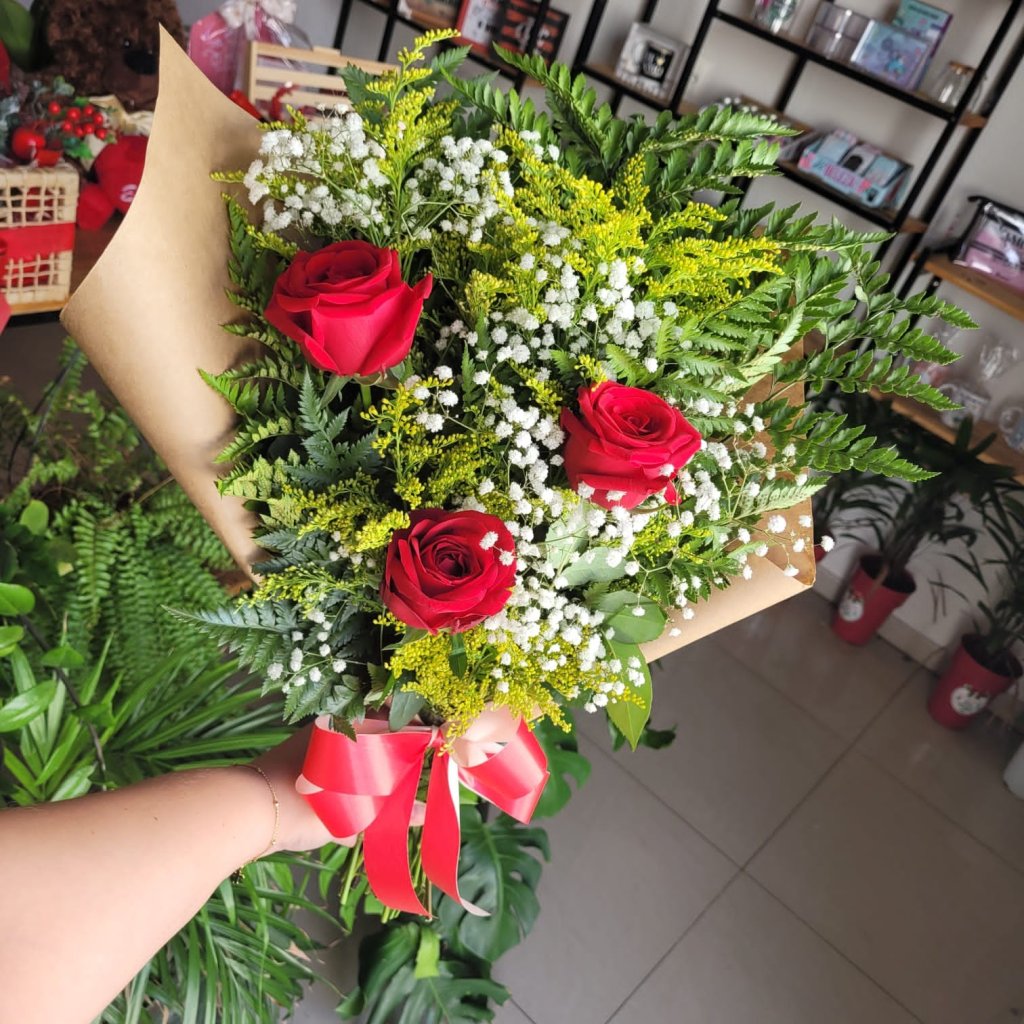 Leque com 3 Botões Vermelhos 