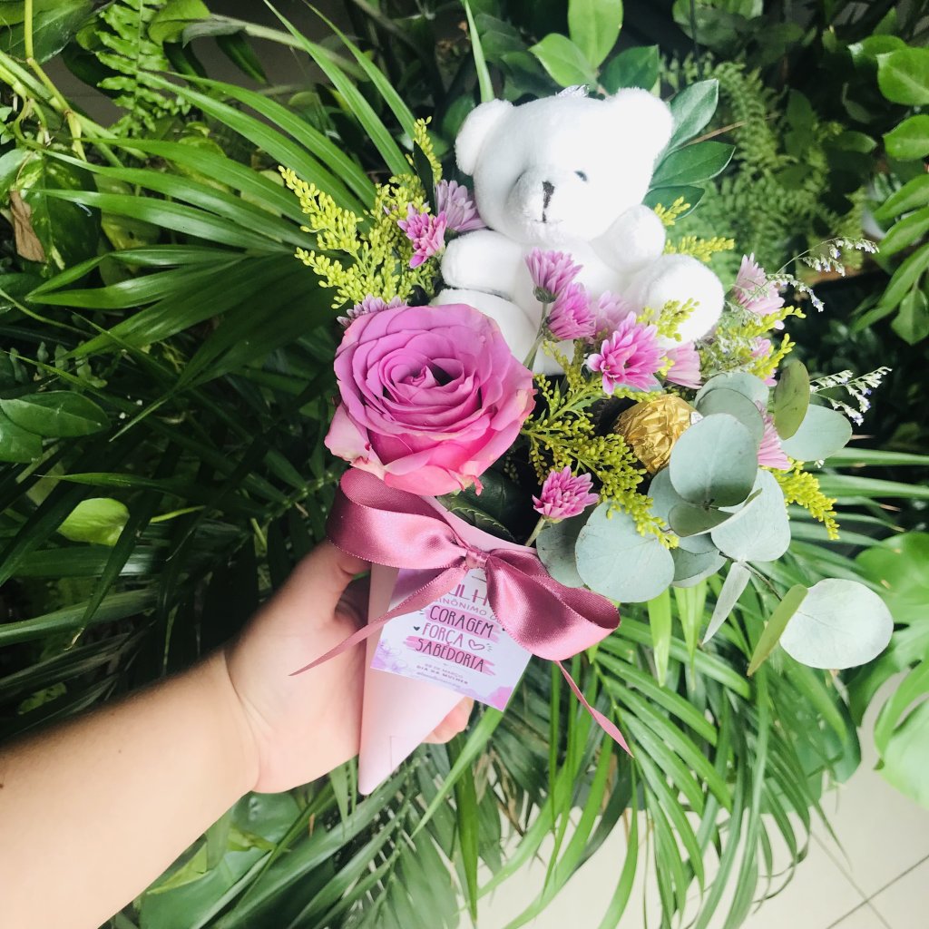 Cone Botão com Chaveiro e Ferrero 