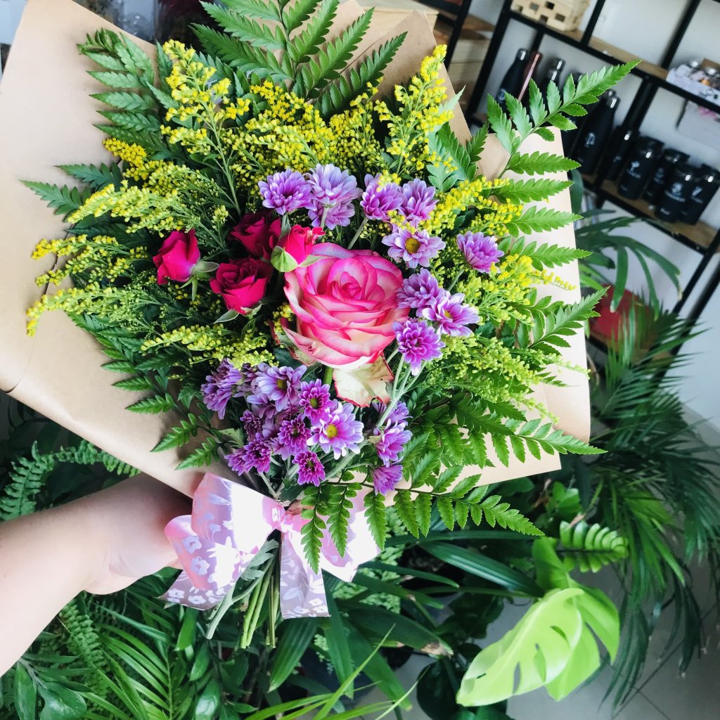 Botão Vintage com Margaridas e Mini Rosa