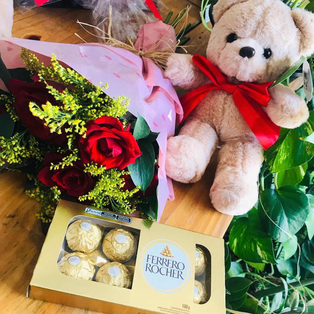 Ramalhete 3 Botões, Pelúcia e Caixa de Ferrero 