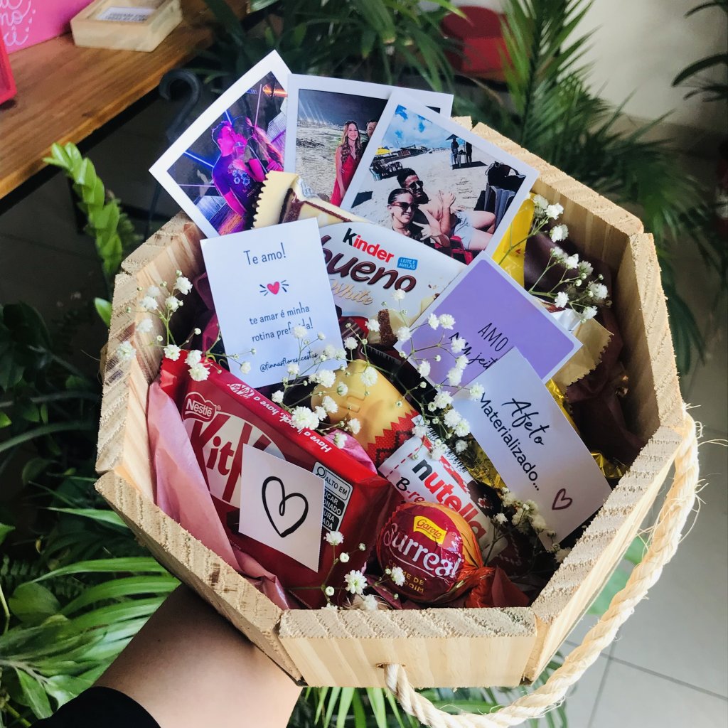Cesta com Chocolates Sortidos 