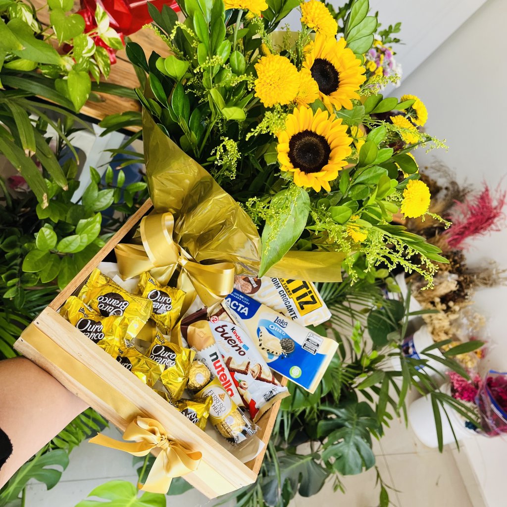 Cesta com Chocolates e Girassois 