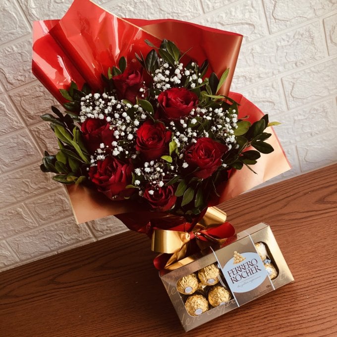 Floral 7 Botões Vermelho+ Ferrero Rocher 