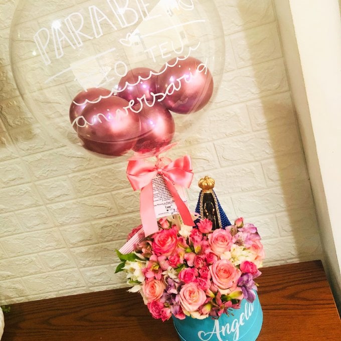 Box com Rosas e Imagem Religiosa 