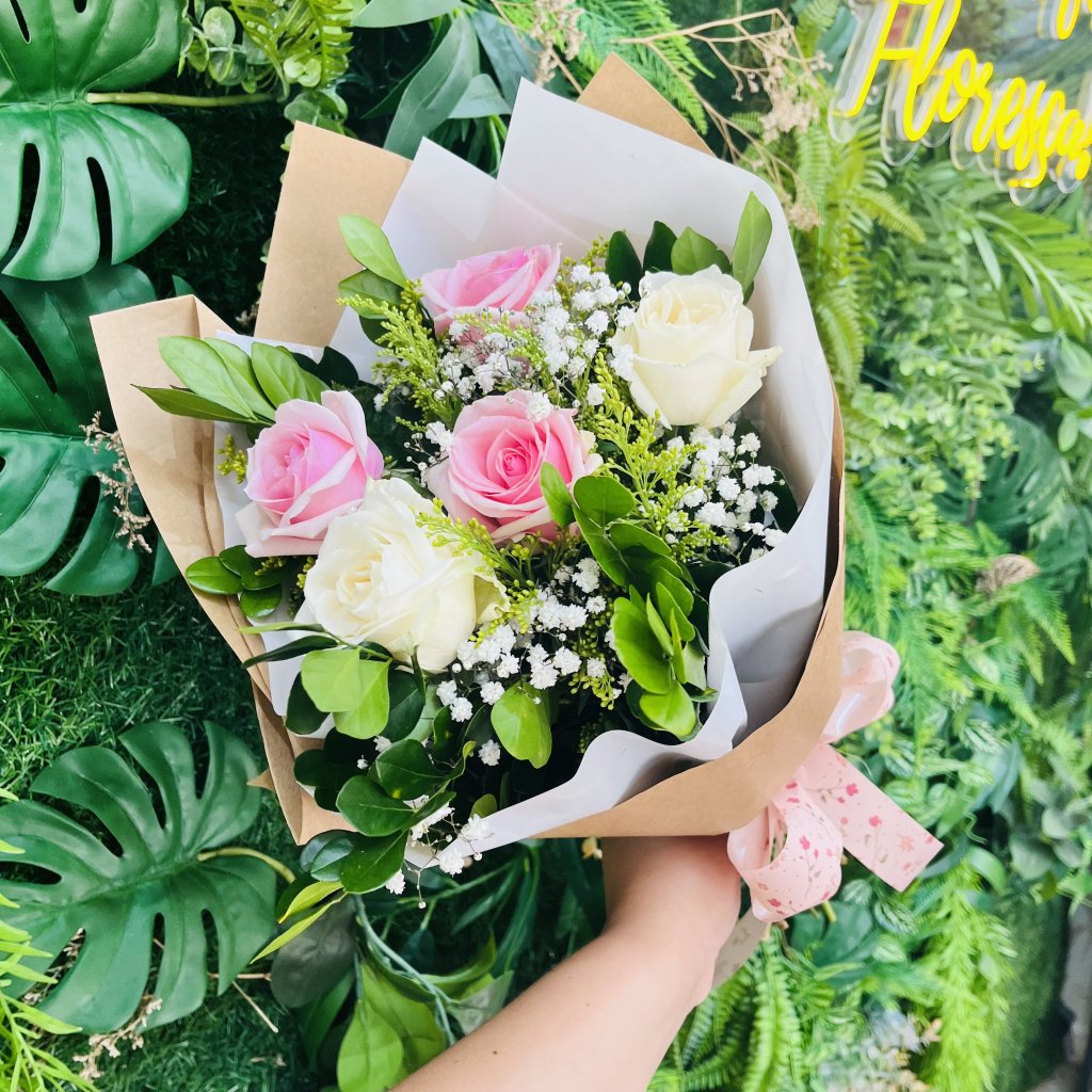 Ramalhete 3 Botões Rosa e 2 Botões Branco 