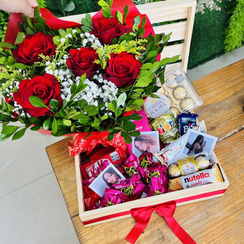 Cesta com Floral 5 Botões e Chocolates 