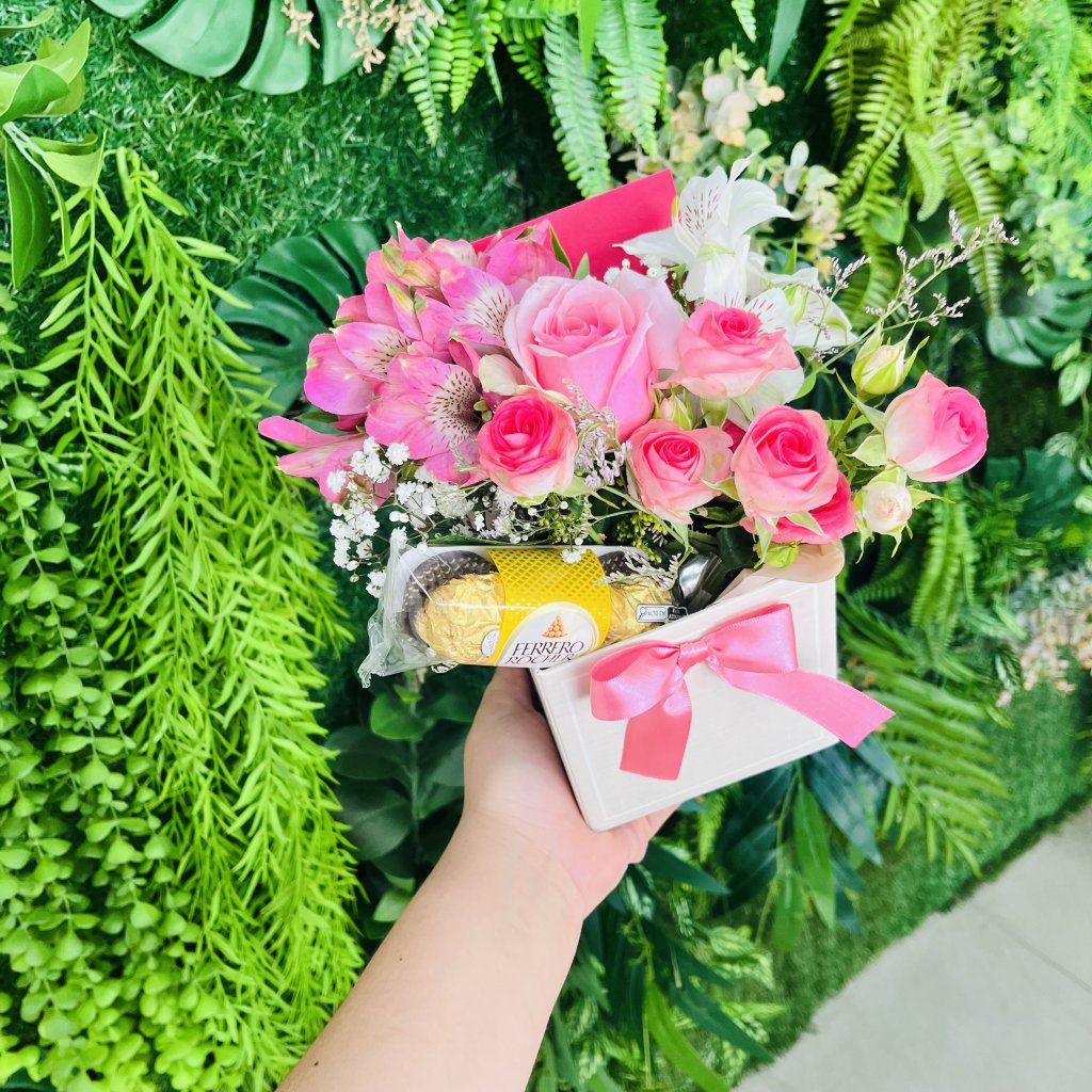 Mini Box com Flores e Ferrero Rocher com 3 
