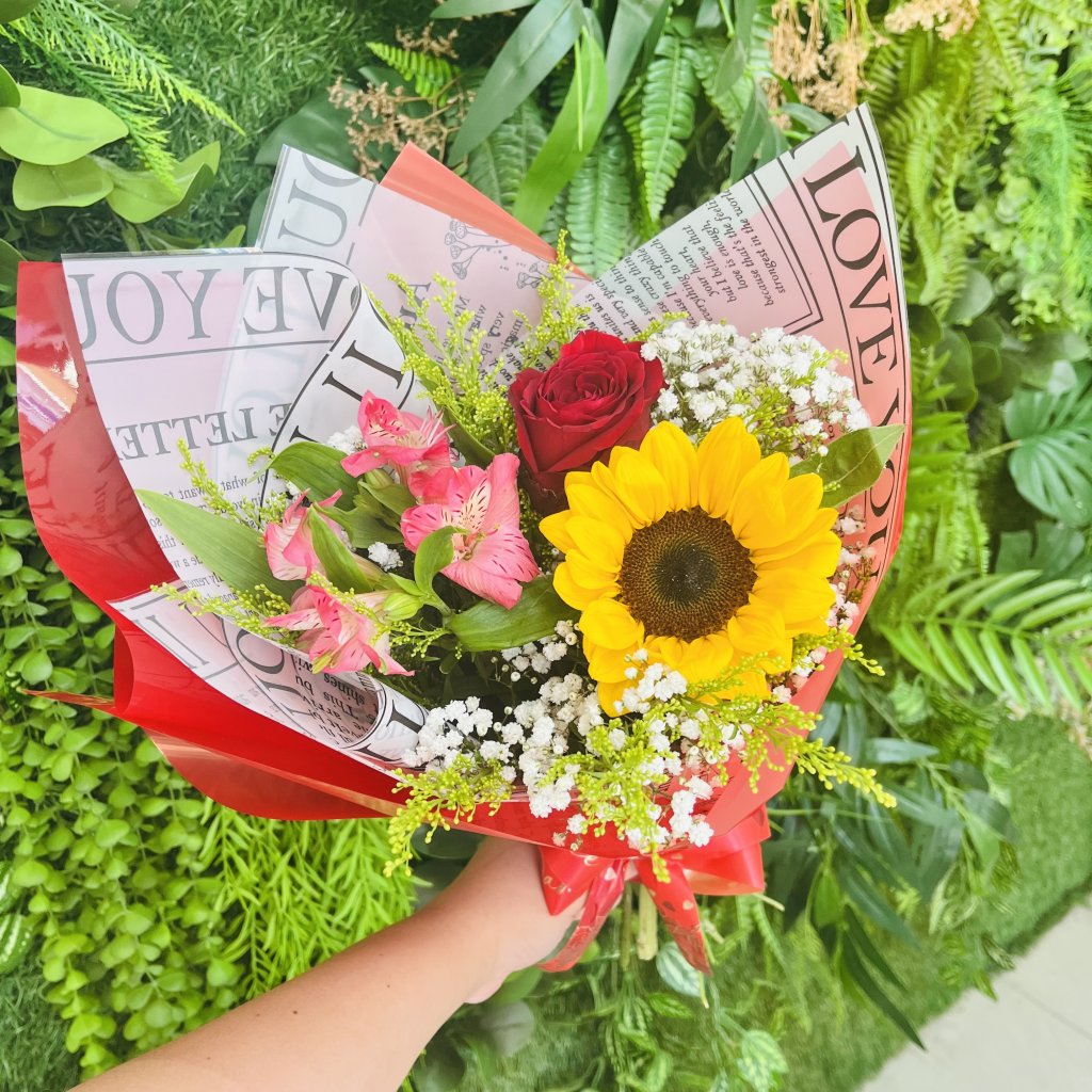 Ramalhete com Girassol, Botão e Astromelia