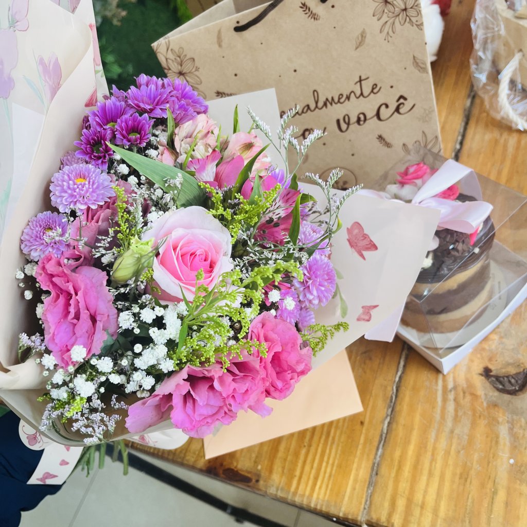 Floral Vintage e Bolo Naked Floral 570g