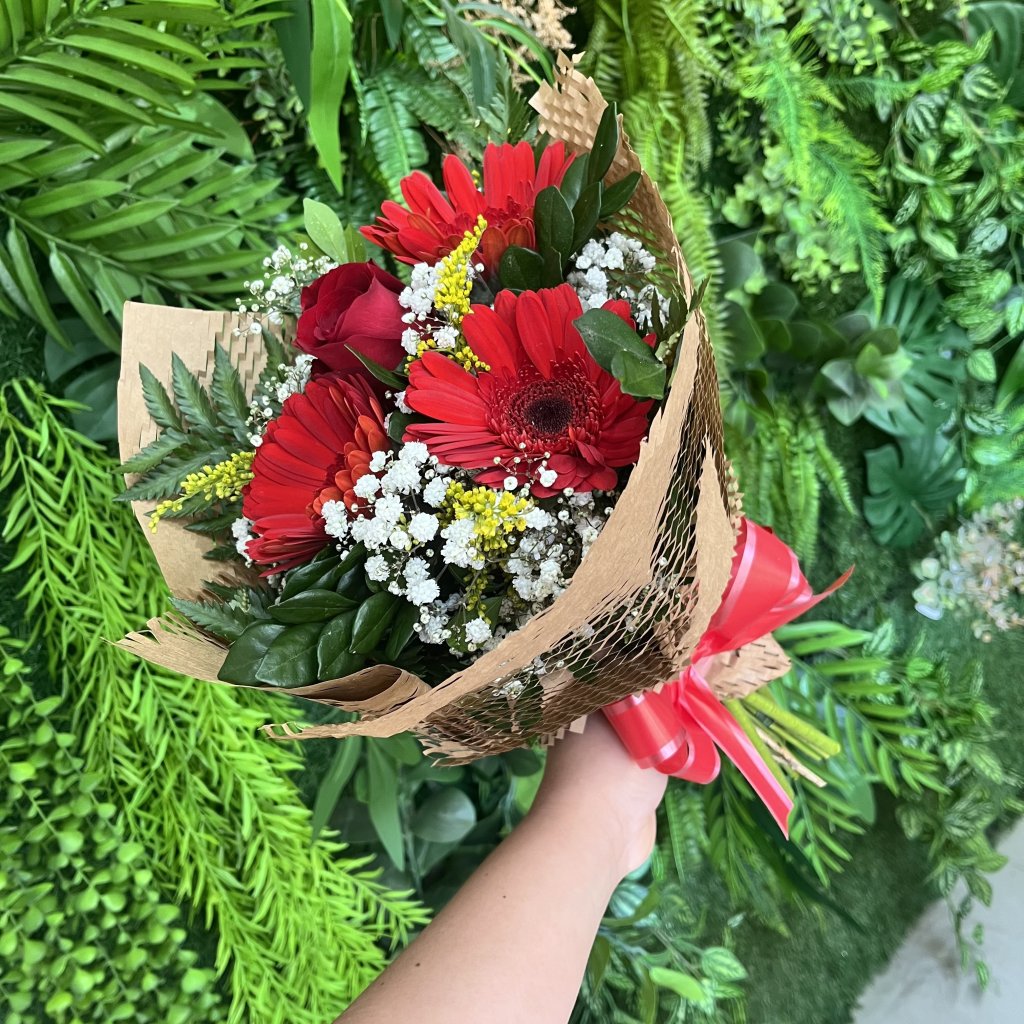 Ramalhete com Gerberas e Botão 