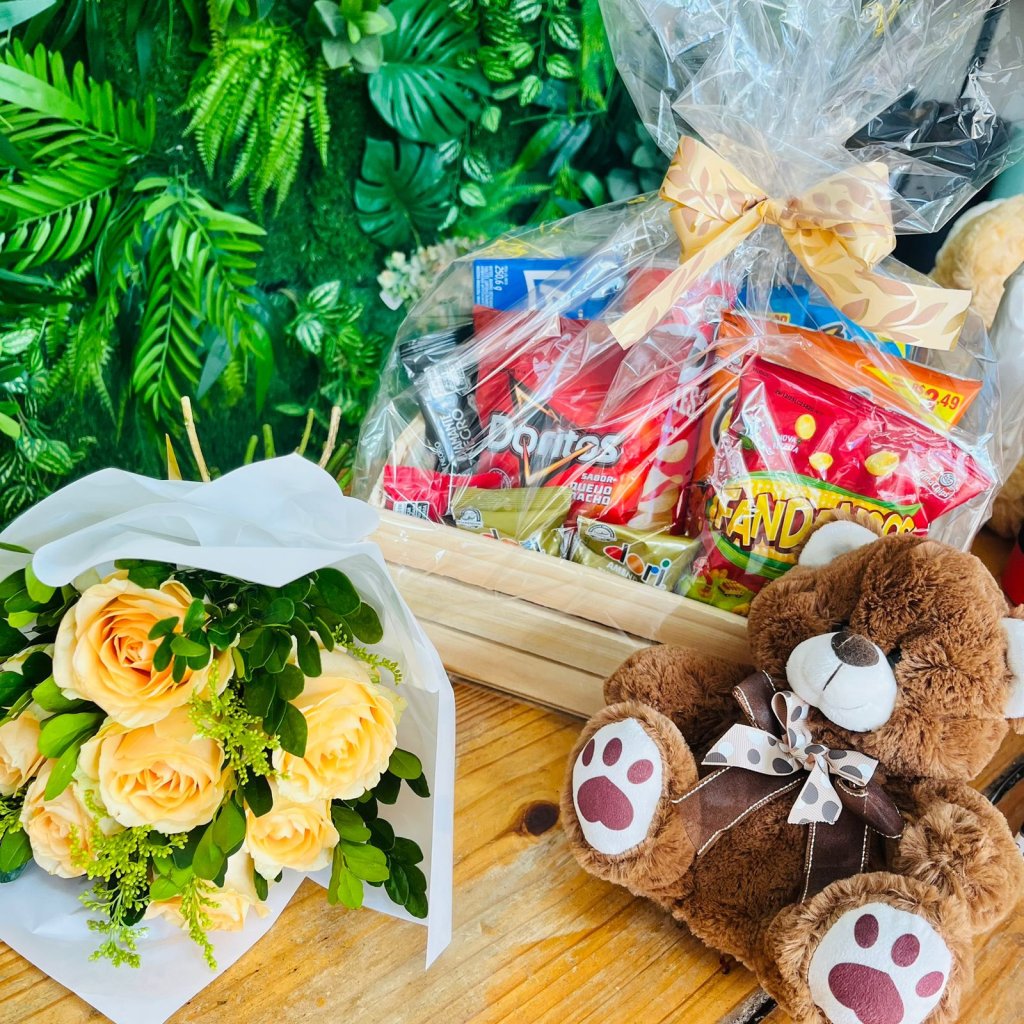 Kit Cesta de Chocolates e Guloseimas, Pelúcia e Ramalhete 8 botões