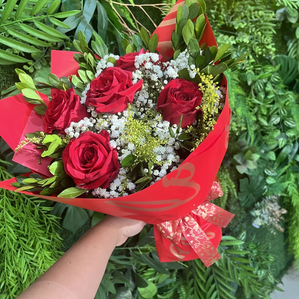 Ramalhete com 5 Rosas Vermelhas 