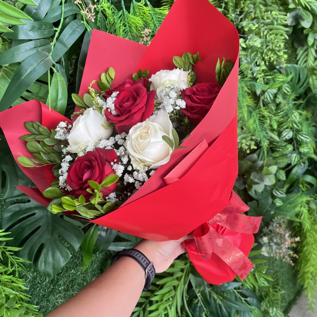 Ramalhete 7 Botões Vermelho e Branco 