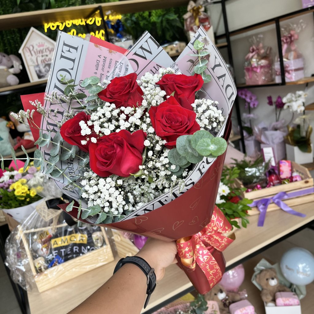 Ramalhete 5 Rosas com Eucalipto 