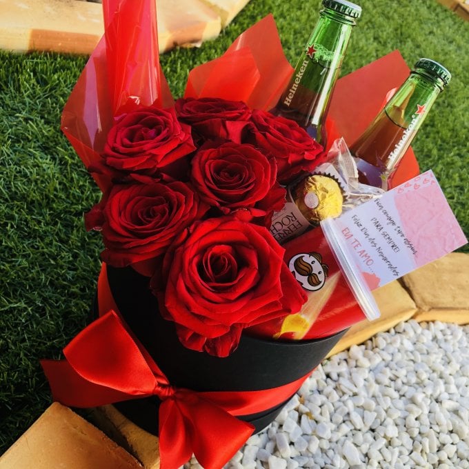 Box com flores e cervejas 