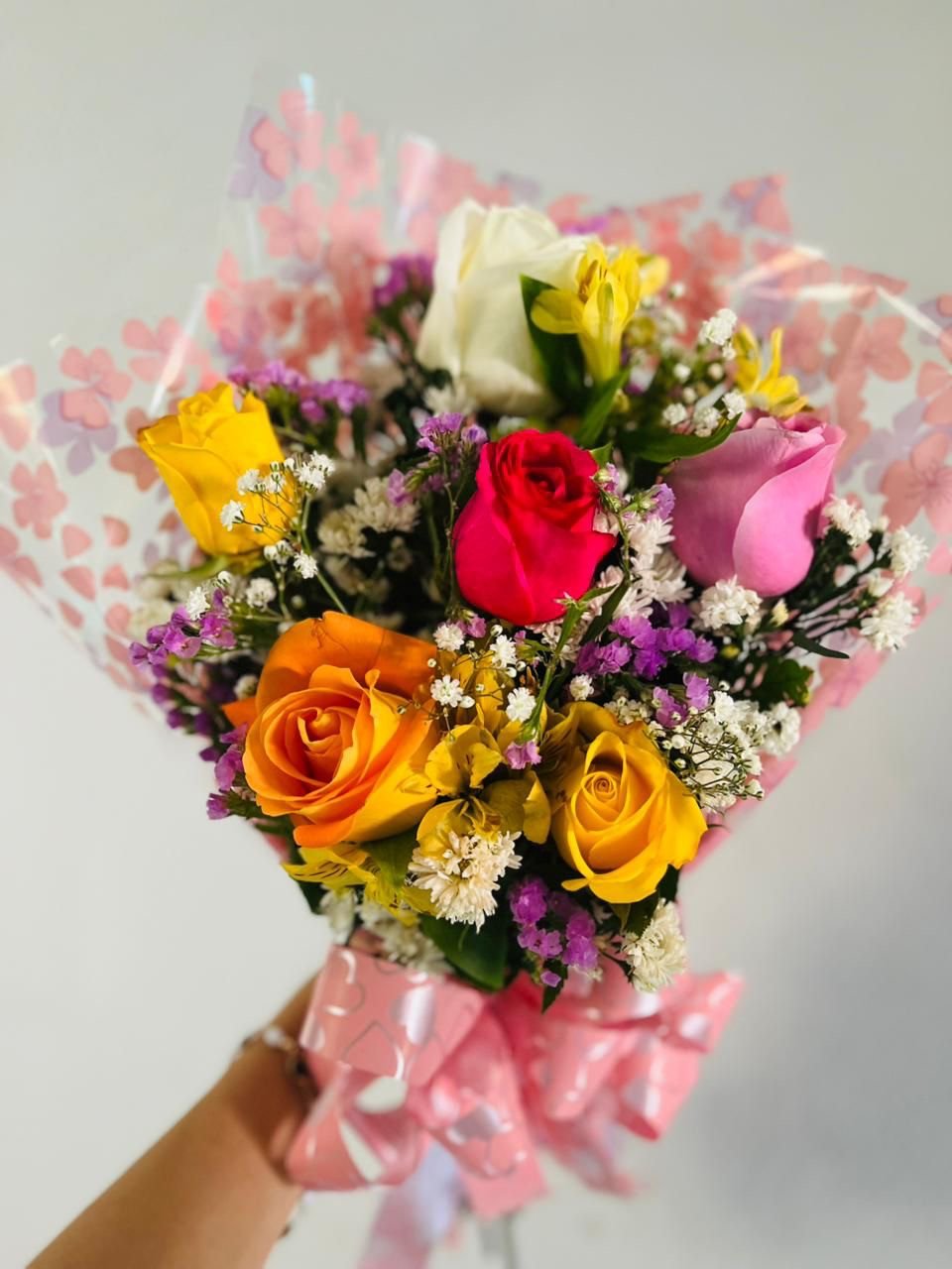 Buquê 6 rosas coloridas