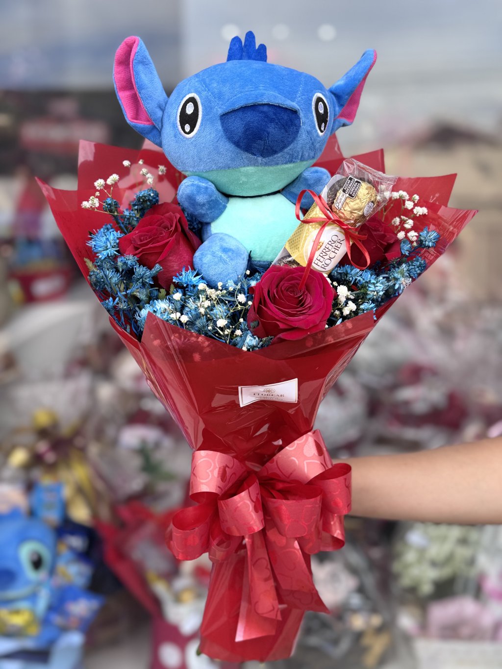 Buquê 3 rosas + Stitch + Ferrero 